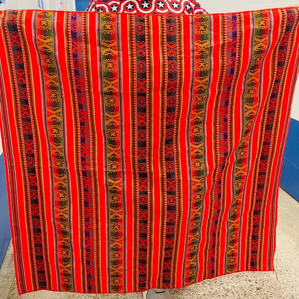 Authentic Peruvian Textile – Vibrant Vintage Design - Picture 6 of 6